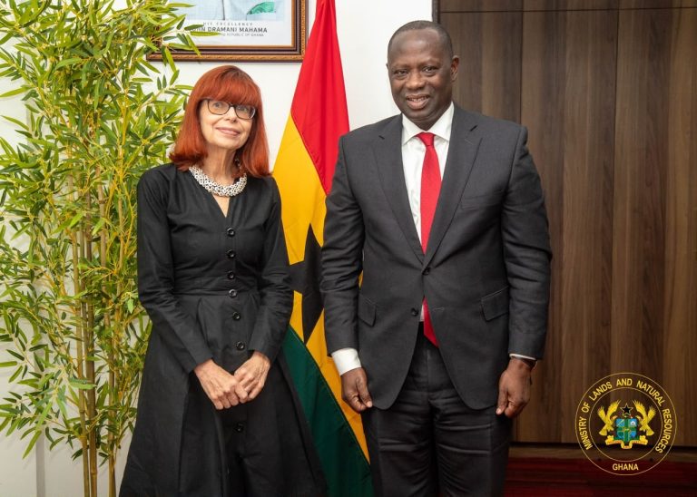 Australian High Commissioner Pays Farewell Call on Lands Minister